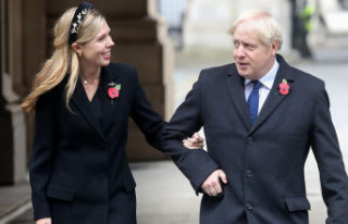 Boris celebrates wedding: Big party, cheap dress:...