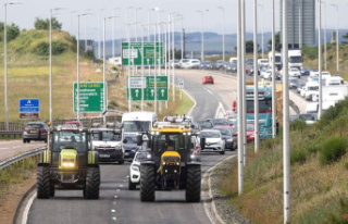 Scotland: Traffic queues caused by fuel protests