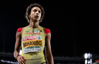 Moment of shock after EM silver: Mihambo collapses...