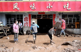 Water washes away houses: Flash floods in China kill...