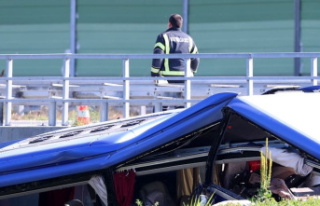 Accidents: At least eleven dead in a bus accident...