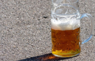 Twitter breakdown: Advertising for beer: Essen police...