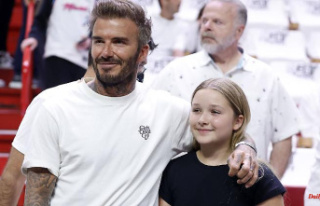 "Awkward dad moment": David Beckham messes...