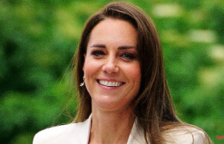 "She was stunning": Duchess Kate travels...