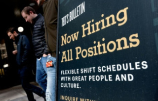 US unemployment rate falls to pre-crisis level of...