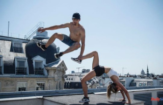 Parkour: Dizzying itinerary of a duo on the roofs...