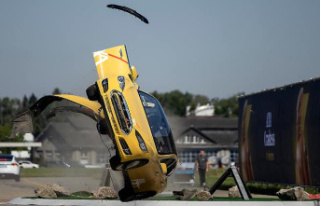 Unusual problems: crash test examines weak points...