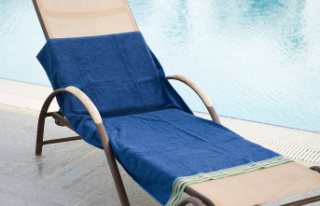 Cheeky vacationers: reserve a spot with a towel? This...