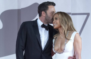 Ben Affleck and Jennifer Lopez: It says so on their...