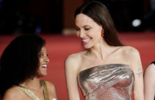 Angelina Jolie Drops Daughter Zahara Off at College