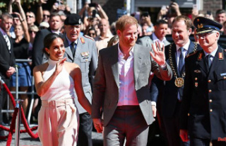 Reception in the town hall: Harry and Meghan visiting...