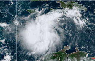 Could reach hurricane strength: Tropical storm "Ian"...