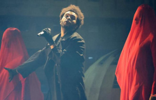 "I'm sorry": The Weeknd breaks off...