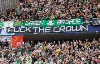 Stadium ban for fans in England: Celtic Glasgow fans...