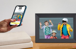 Aura Frames Carver surprises: A smart photo frame...