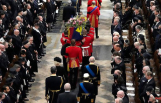 2000 guests in Westminster Abbey: Funeral service...
