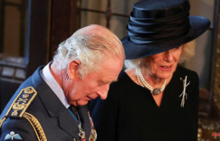 Royals tweet pictures of the Queen: Charles III. and...