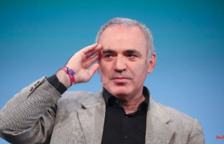 Referring to Schröder: ex-world chess champion Kasparov...