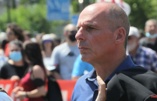 Interview with Yanis Varoufakis: "Scholz is a...