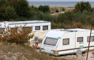 Mecklenburg-Western Pomerania: Camping on the beach:...