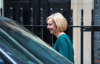 After 180 degree volte in London: Liz Truss clings...