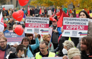 "Solidarity Autumn" in Berlin: demonstrators...