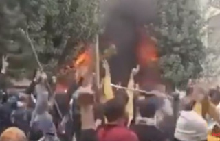 Governor's seat occupied?: Protesters in Iran...