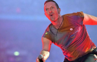 Coldplay postpones concerts: Chris Martin suffers...