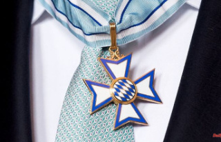 Bavaria: Order of Merit for plum, Tramitz and 73 more
