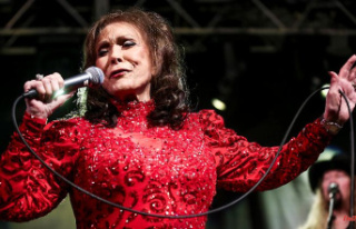 Country singer Loretta Lynn has died at the age of...