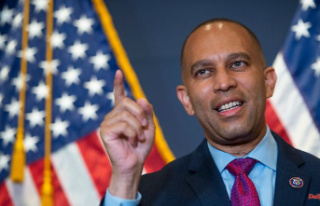 Successor to Pelosi: Jeffries becomes the first black...