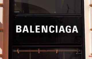 Balenciaga apologizes: campaign shows children with...