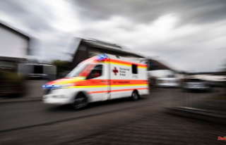 Baden-Württemberg: Drunk man attacks ambulance