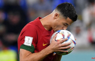 Ronaldo cries, everyone freaks out: CR7 world record...