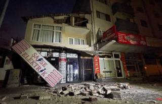 Man jumps from balcony in panic: Earth trembles in...