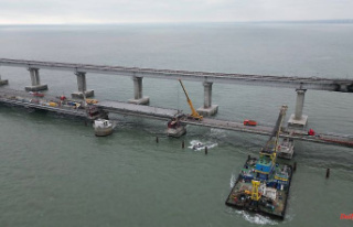 Problem for Russian logistics: Crimean bridge apparently...