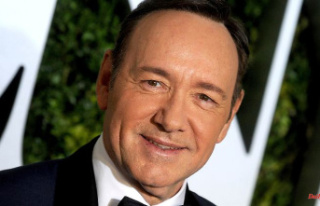 After the first acquittal: Kevin Spacey gets hold...