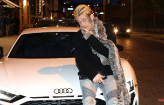 Does his little son go away empty-handed?: Aaron Carter...