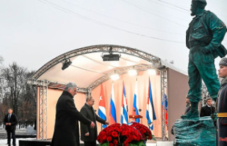 Unveiling in Moscow: Putin makes bizarre comments...