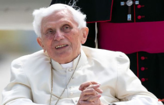 Francis asks for prayers: Pope Benedict XVI. is "very...