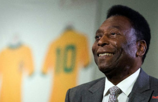 Concern for football legend: Pelé's son rushes...