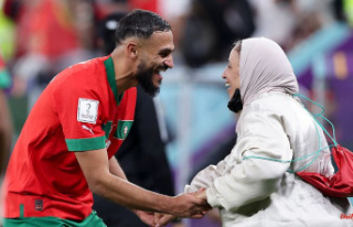 Hand in hand on the World Cup lawn: Morocco star dances...