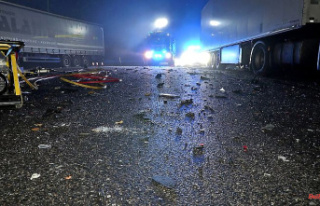 North Rhine-Westphalia: car crashes into truck at...