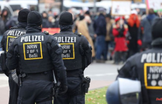 North Rhine-Westphalia: Hundreds demonstrate in Cologne...