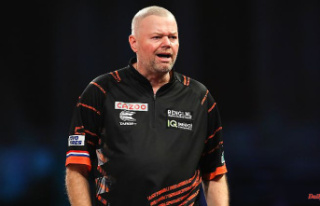 "Barney" in round 3 against Price: darts...