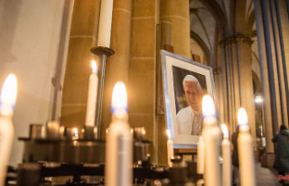 Concern for Pope Emeritus: Believers worldwide pray...