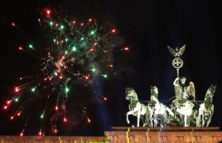 Big party at the Brandenburg Gate: Germany welcomes...