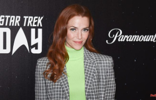 She leaves behind three sons: actress Annie Wersching...
