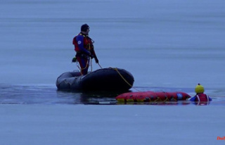 Probably collapsed on ice: Divers recover dead siblings...