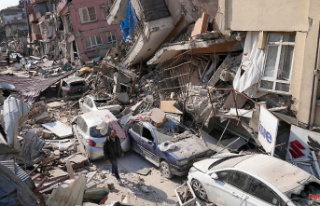 Hope for rescue dwindles: number of earthquake deaths...